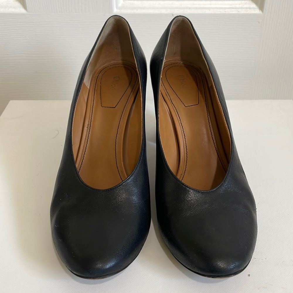 Chloe black leather pumps